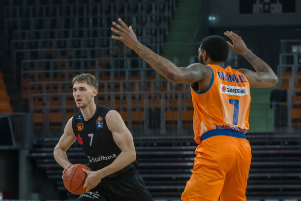 频繁对抗顶 频繁对抗顶