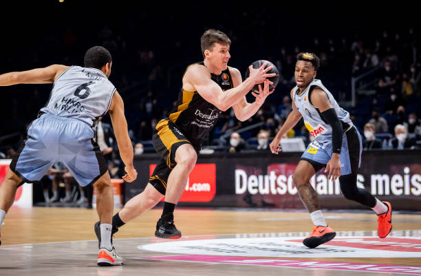 也让郑钦文 也让郑钦文