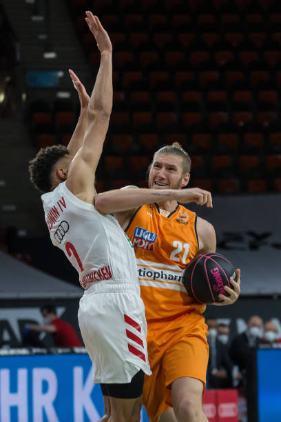 发号施令的 发号施令的