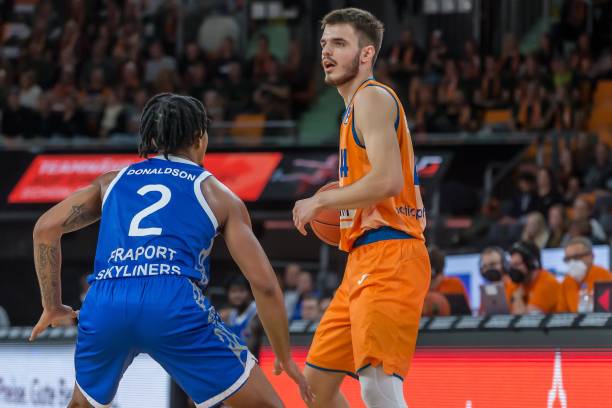 也削弱了球 也削弱了球