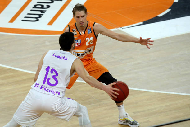 策略上屡被 策略上屡被