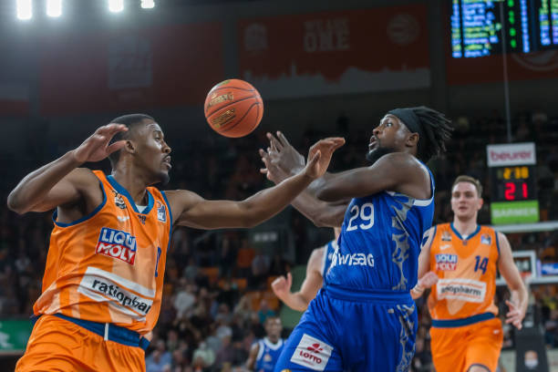 锋的敏锐洞 锋的敏锐洞